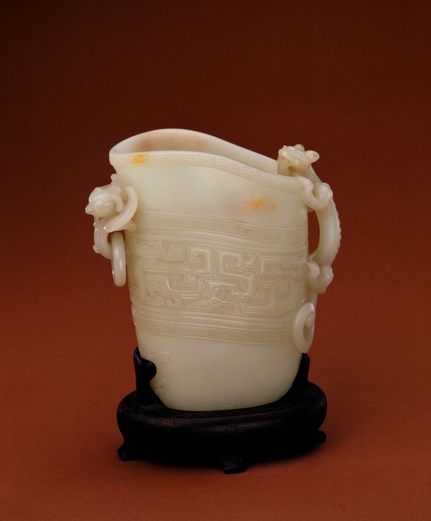 图片[1]-White jade Kui dragon pattern flat dragon wine-China Archive